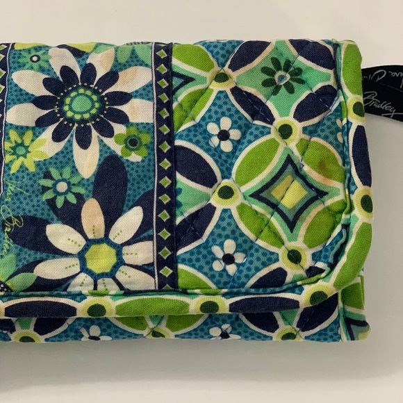 Authentic Vera Bradley Trifold Wallet - Picture 6 of 6
